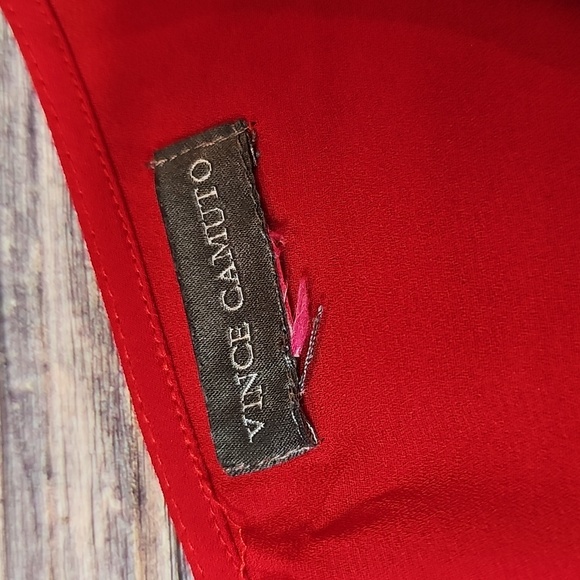 VINCE CAMUTO RED FLORAL LINED TIERED FLUTTER SLEEVE PULLOVER BLOUSE - Picture 11 of 13